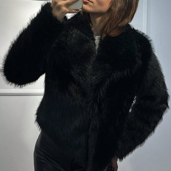 Black Preppy Women's Casual Luxury Faux Fur Coat - Picture 2 of 7